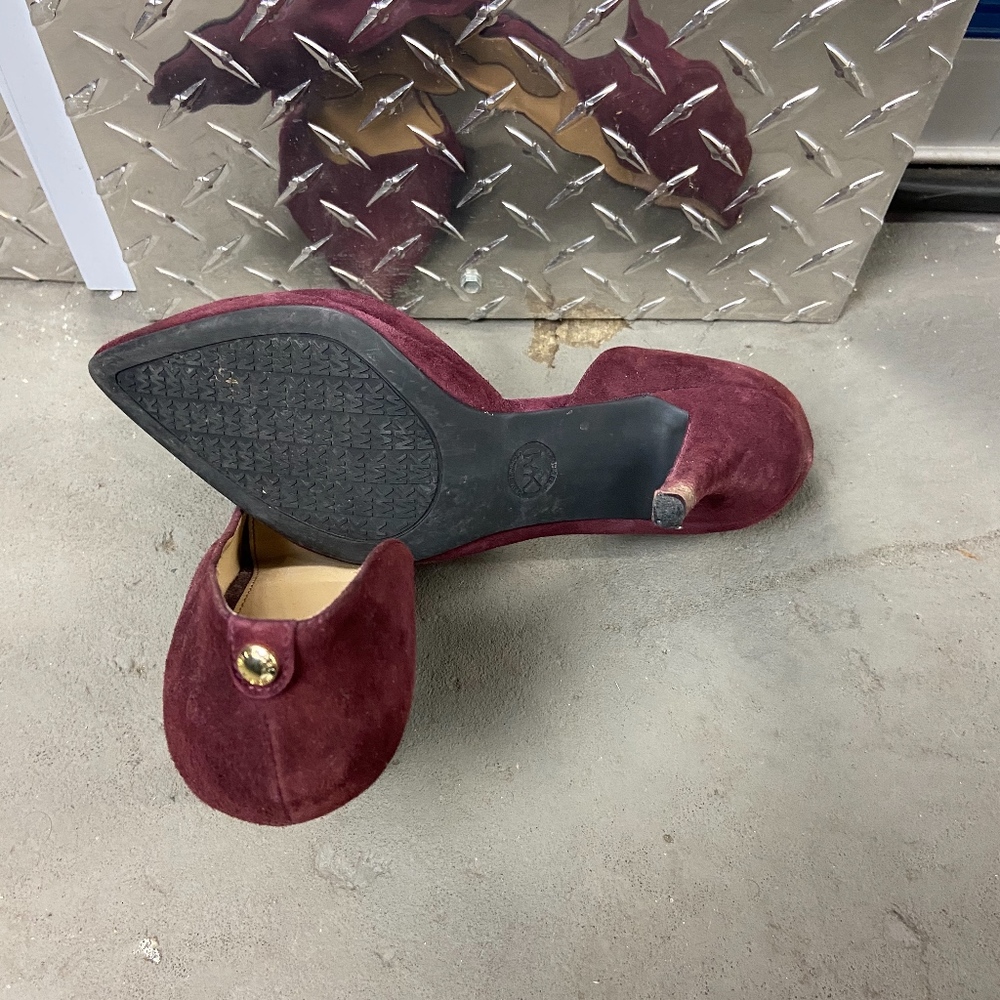 Women's Sz 8 MICHAEL KORS Plum Suede Pumps - Picture 4 of 4